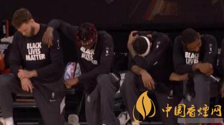 NBA球員集體下跪抗議 為什么會出現這種舉動